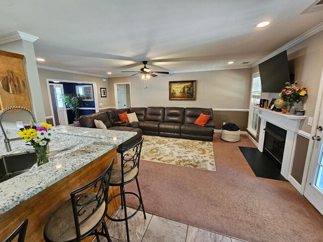 Foto del edificio - 230 Sorrel Tree Ln