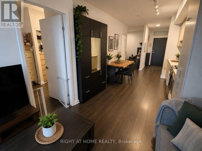 Photo du bâtiment - 4208 Dundas St W