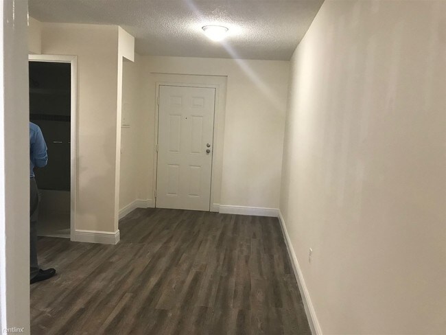 Building Photo - 2 br, 2 bath  - 18255 NW 68th Ave