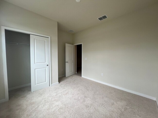 Foto del edificio - BRAND NEW CONSTRUCTION 4-Bedroom, 2-Bathroom Canopy Terrace Home AVAILIABLE FEBRUARY!!