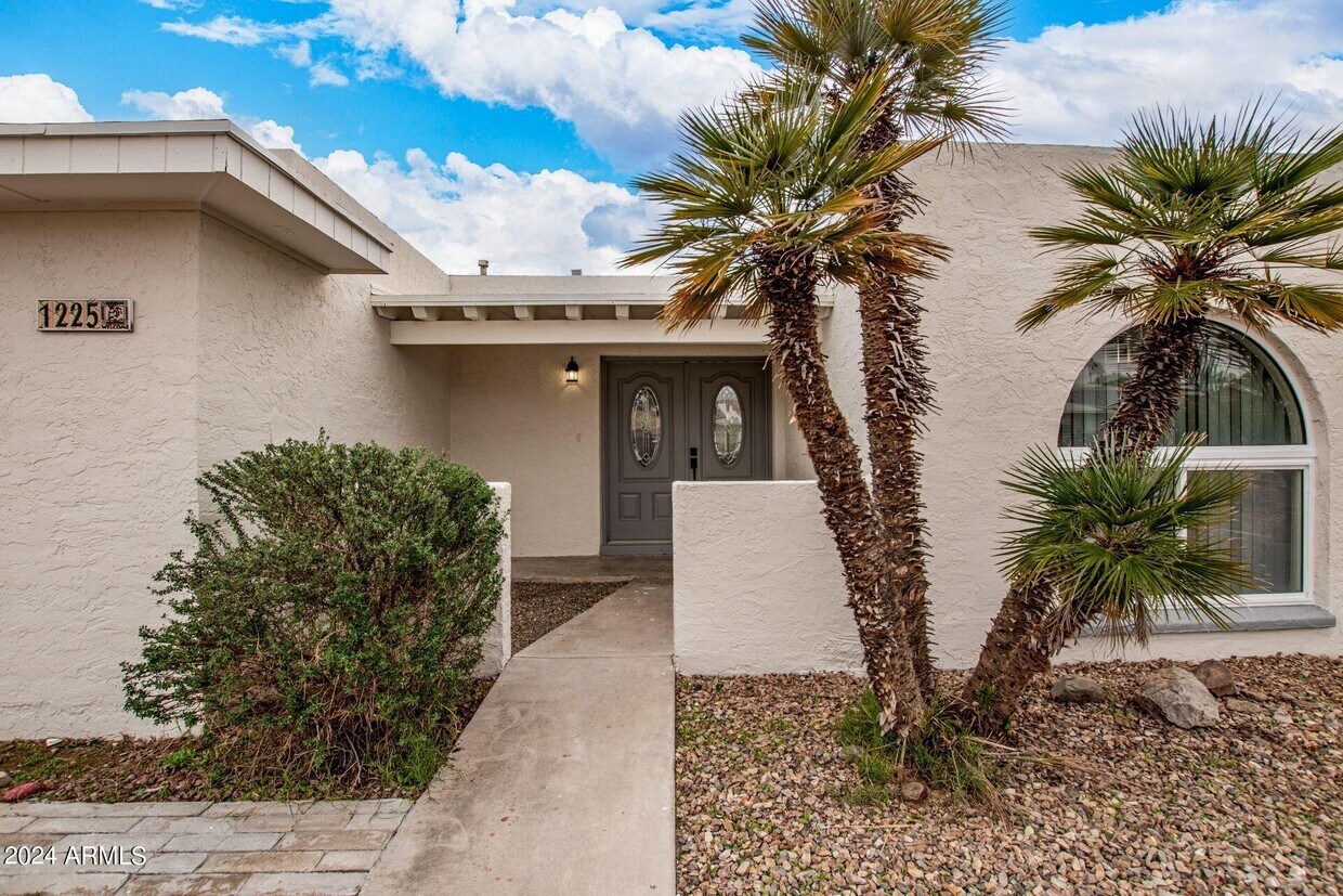 Primary Photo - 1225 Delano Dr