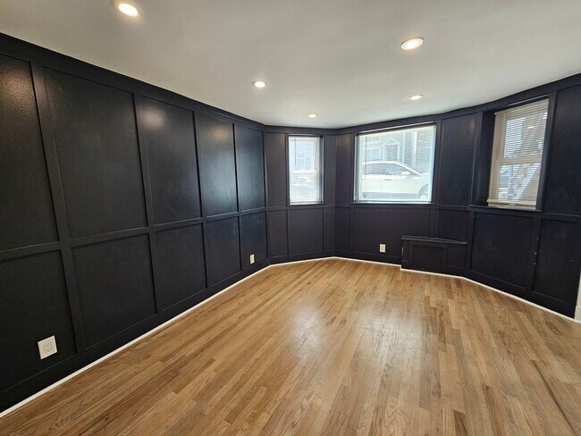 Foto del edificio - 2541 N Southport Ave