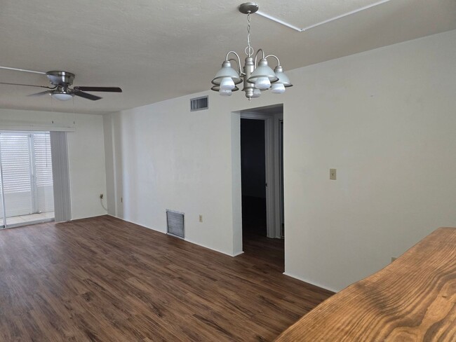 Building Photo - Gulf Access 2 bedroom 2 Bath condo on the ...