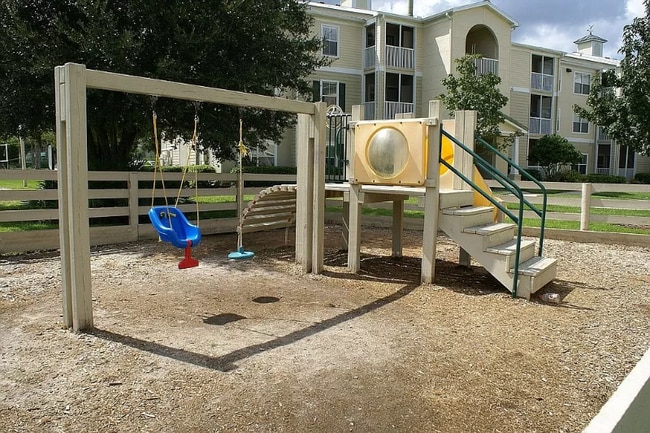 Building Photo - 18547 Bridle Club Dr