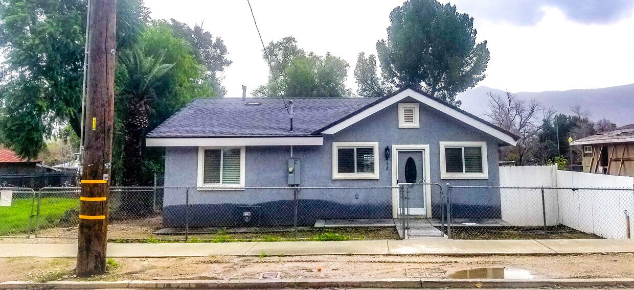 Primary Photo - 812 Main St