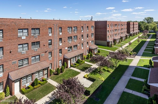 Building Photo - 1074 Bergen Ave