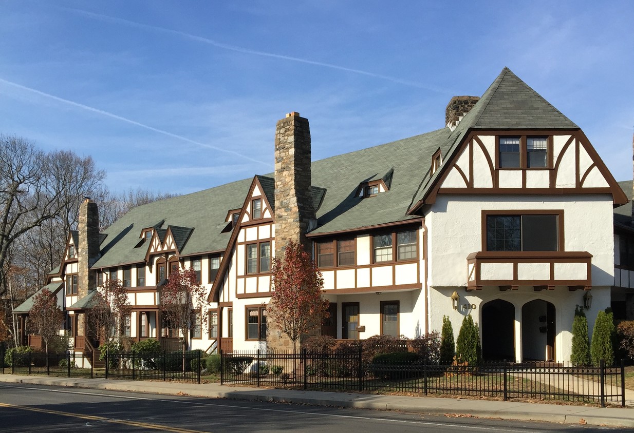 Primary Photo - Westbridge Manor