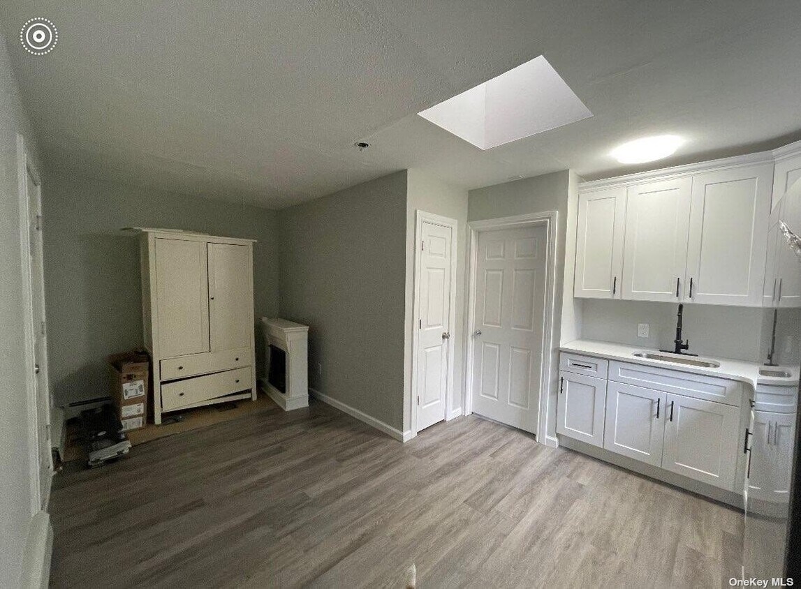 17 Chesapeake Bay Rd, Coram, NY 11727 Room for Rent in Coram, NY