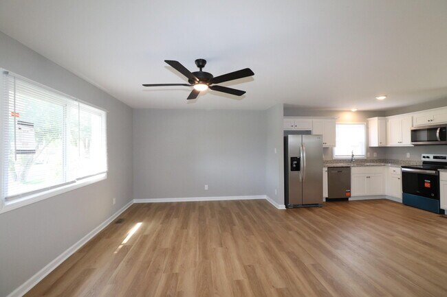 Foto del edificio - 115 Lynnwood Dr