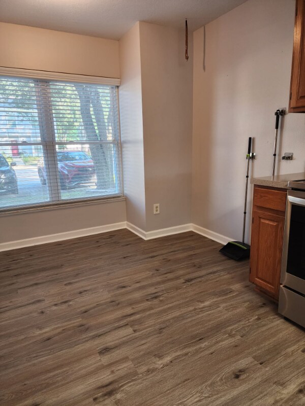 Building Photo - 562 Green Spring Cir