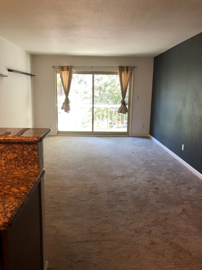 Living room - 590 El Dorado Ave