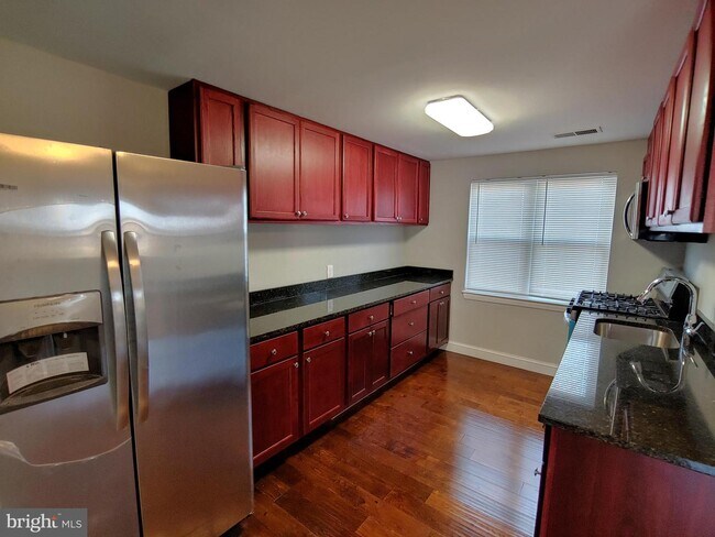 Foto del edificio - 618 Harwood Ave