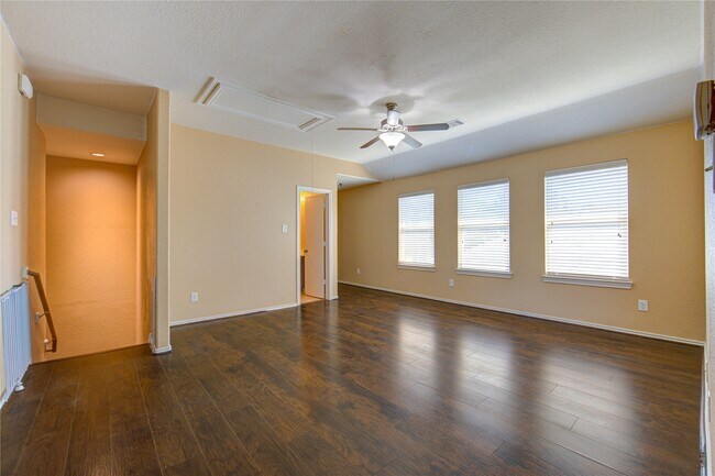 Foto del edificio - 2002 Collins Rose Ct