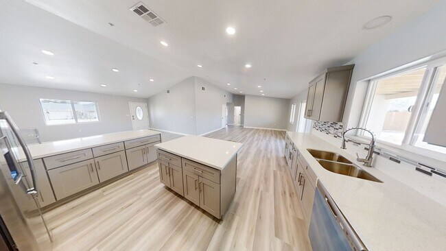 Foto del edificio - 14565 Cabazon St