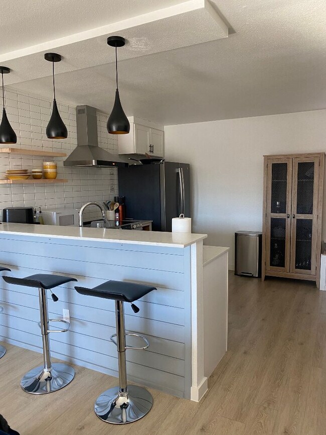 Foto del edificio - 8605 Putnam Dr