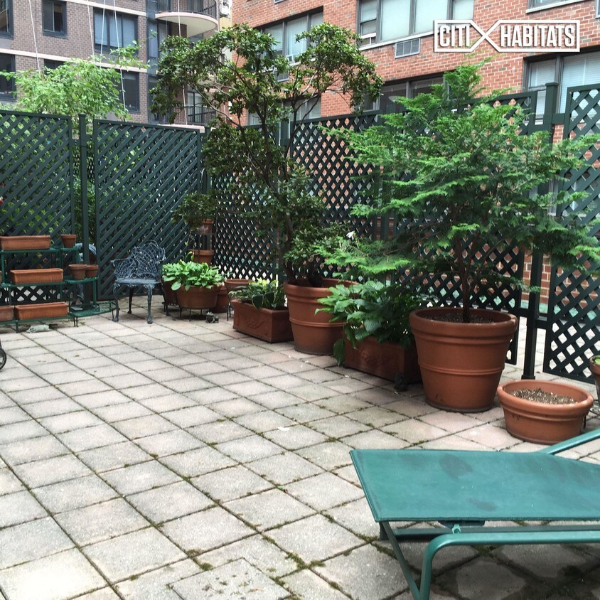 Foto principal - 301 E 64th St