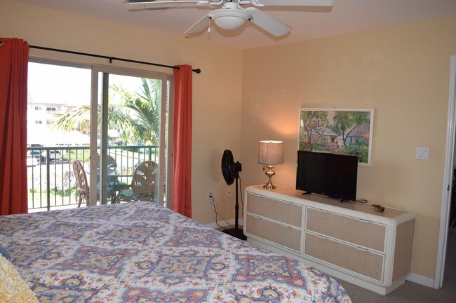 Building Photo - Hale Kanani  - 3bd. 2ba. Furnished Oceanfront Unit Available 4.1.2026 for 10 month lease.