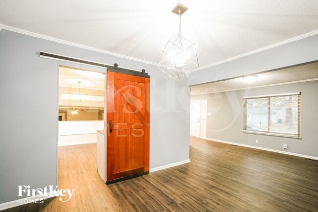 Foto del edificio - 7843 Stafford Ln