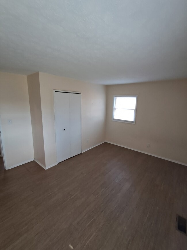 Building Photo - 141 Barberry Ln