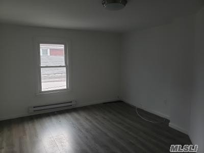 Foto del edificio - 242 Lawrence Ave