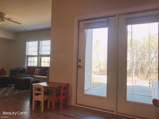 Building Photo - 3 br, 3.5 bath Townhome - Bella Casa