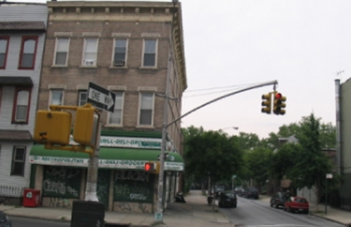 Building Photo - 905 Metropolitan Ave
