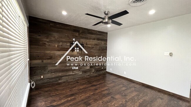 Building Photo - 3 br, 1 bath House - 1520 Michigan Blvd