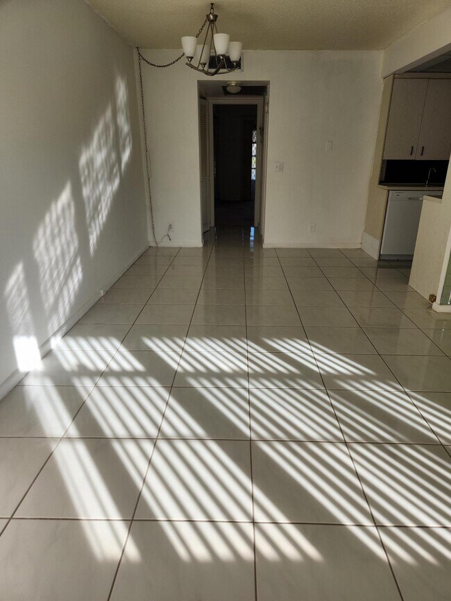 Foto del edificio - 1067 Yarmouth E