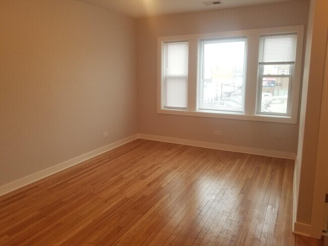 Building Photo - 2402 W Bryn Mawr Ave