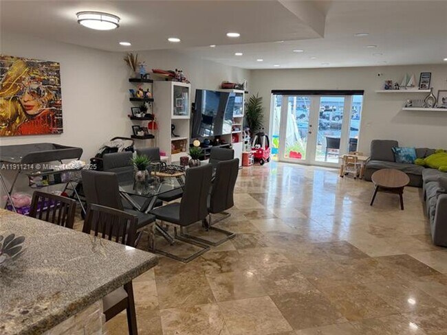 Foto del edificio - 3690 NE 167th St