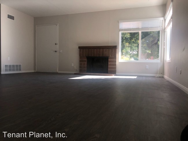 Building Photo - 4 br, 2.5 bath House - 2246 Barney Street
