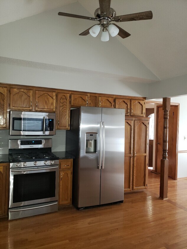 206 SE Brownfield Dr, Lees Summit, MO 64063 House for Rent in Lees