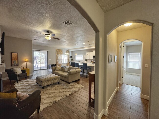 Foto del edificio - 6801 Prom Ave NE