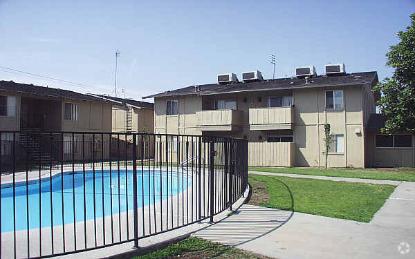 Piscina - Huntington Court Apartments