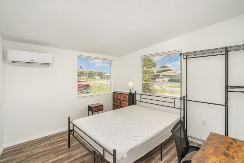 Foto principal - 19484 Midway Blvd