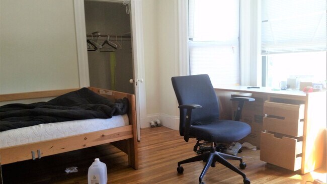 Foto del edificio - House in Allston Available 9/1/2026 $7900/month