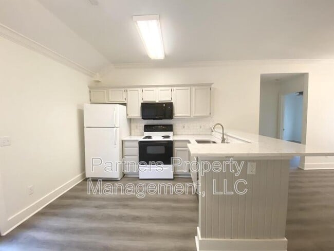 Building Photo - 1174 W Hendrix St