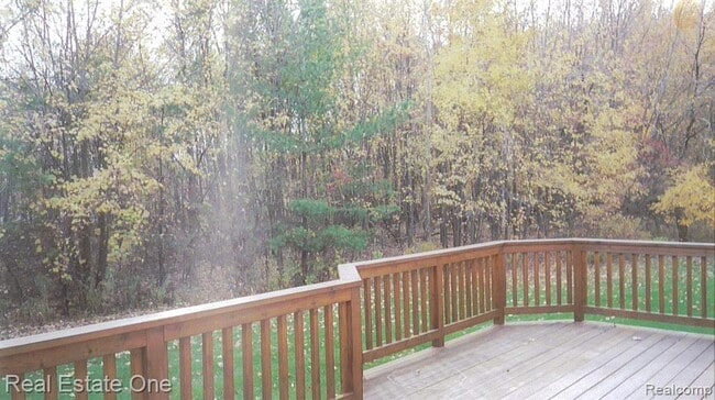 Building Photo - 41719 Sleepy Hollow Dr