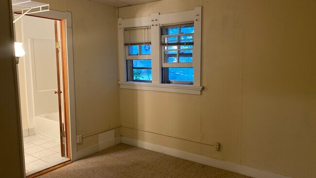 Building Photo - 317 S Orchard St