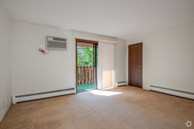 Interior Photo - Royal Court Apartments