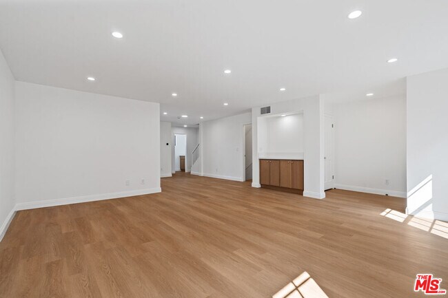 Foto del edificio - 2541 Stoner Ave