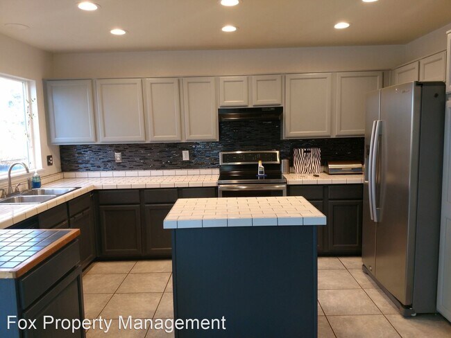 Building Photo - 4 br, 4 bath House - 1320 Lambert Circle