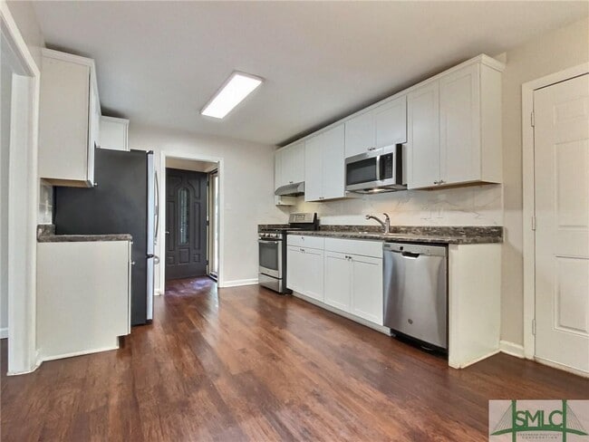 Building Photo - 302 Willow Rd