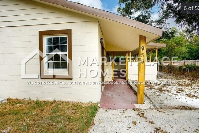 Building Photo - 955 Putnam St