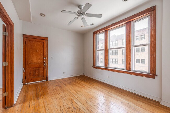 Foto del edificio - 2842 W Augusta Blvd