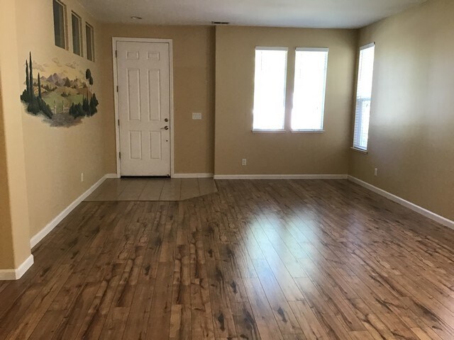 Building Photo - Three Bedroom East Sparks Home