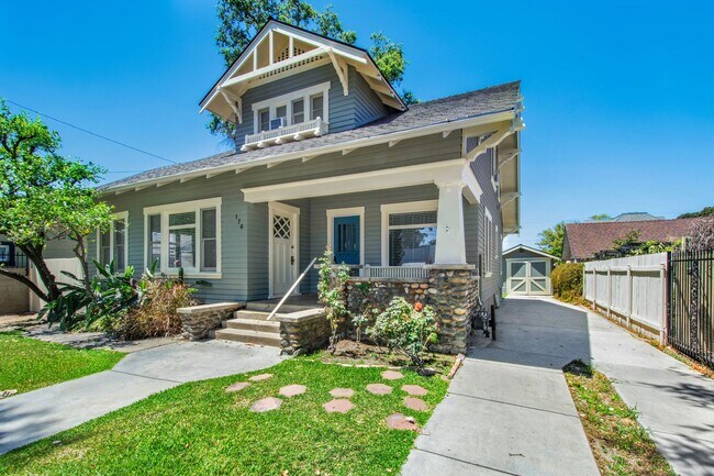 Foto del edificio - Charming craftsman home located in the hig...