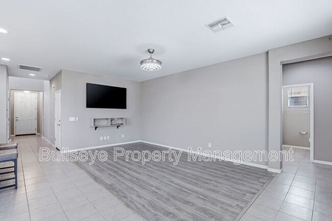 Building Photo - 304 N 78th Pl