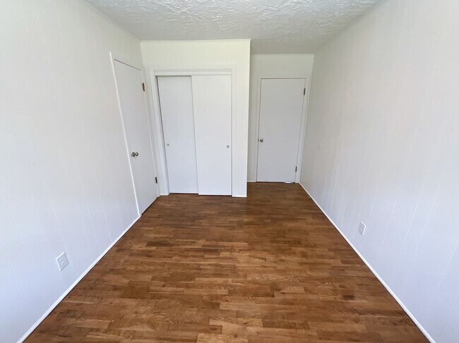 Building Photo - LEASING