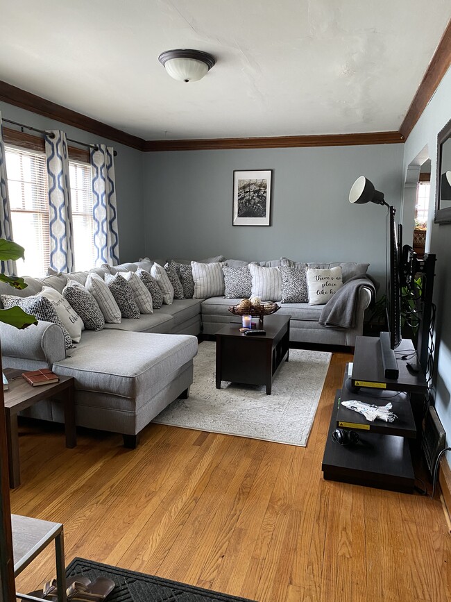 Building Photo - 5805 W Wells St